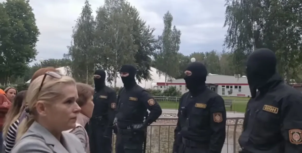 1 верасня ў Жодзіне АМАП палохаў у парку кампанію гараджан з дзецьмі