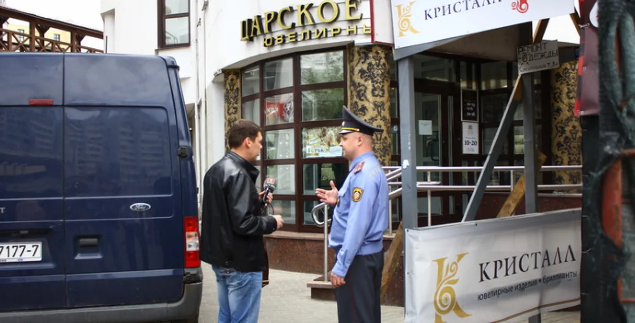 У цэнтры Мінска абрабавалі ювелірную краму (фота, відэа)