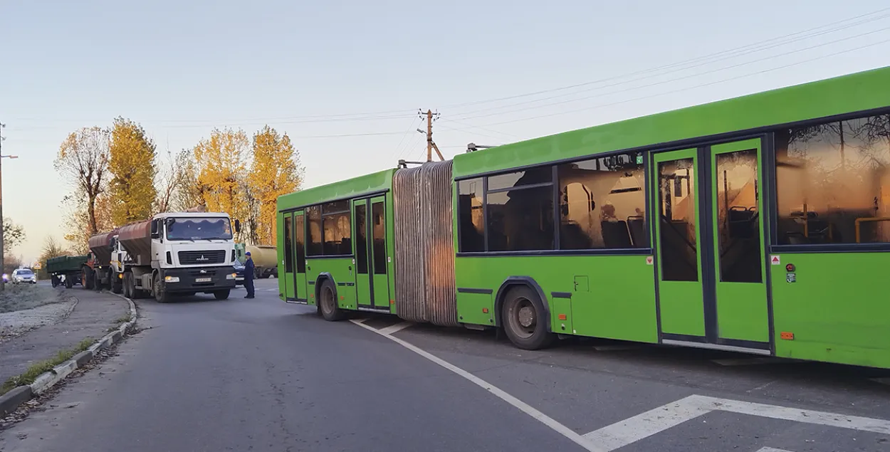 На ўездах у Баранавічы выставілі блопасты