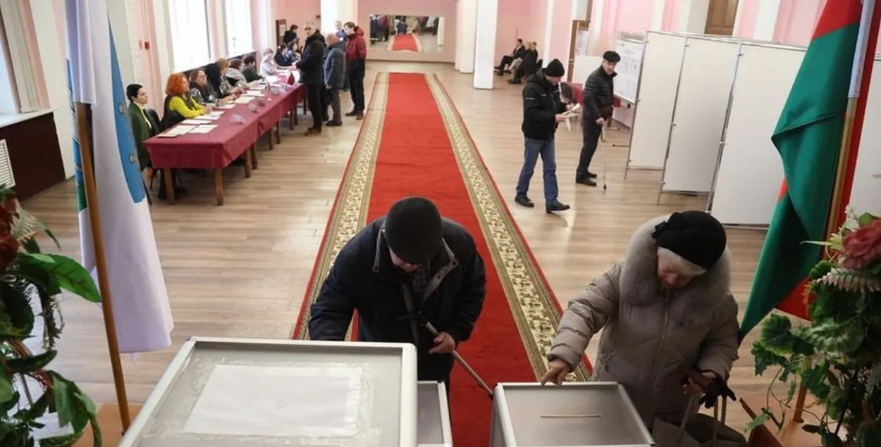 Фатаграфаваць бюлетэні на участку ў Беларусі больш нельга