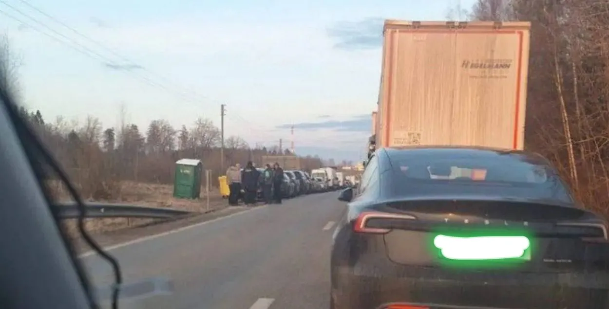 Очередь на латвийско-белорусской границе