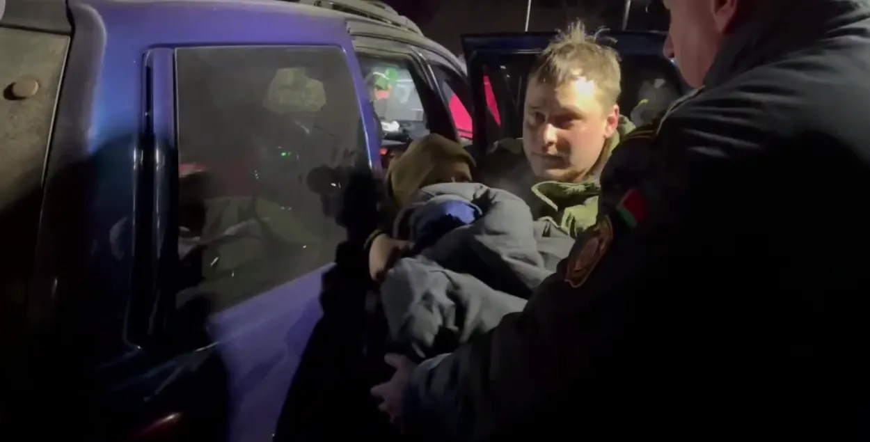 Дзяўчынак даставілі ў лякарню для агляду