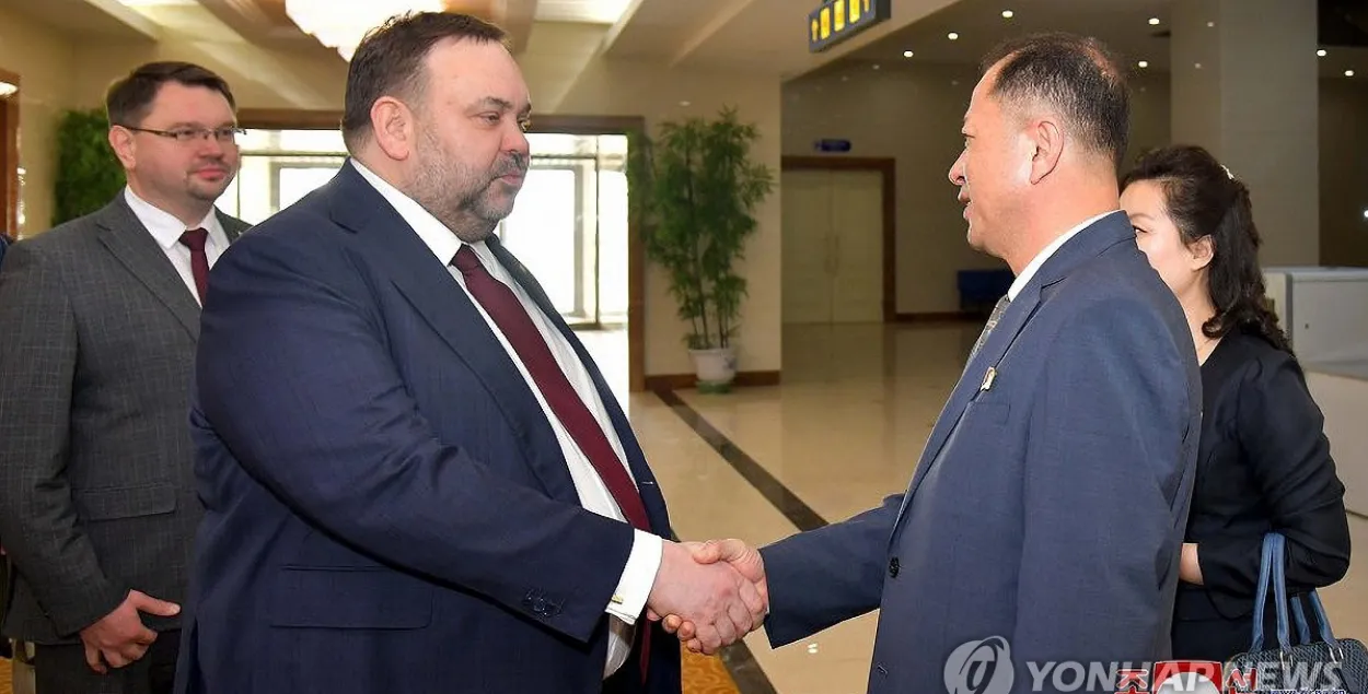 Яўген Шастакоў прыбыў з візітам Пхеньян