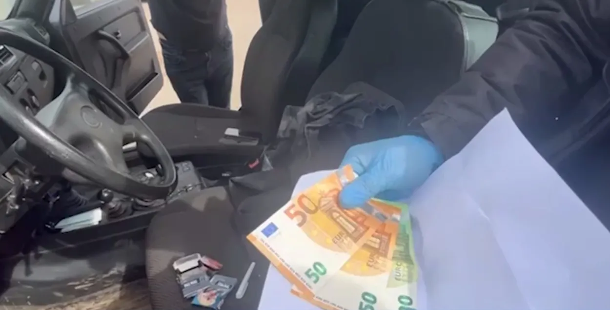 Оба директора брали взятки в евро 