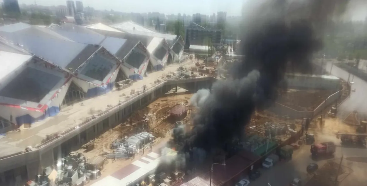 Пажар у раёне станцыі метро "Моладзевая"