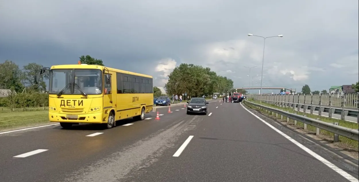Аварыя са школьным аўтобусам