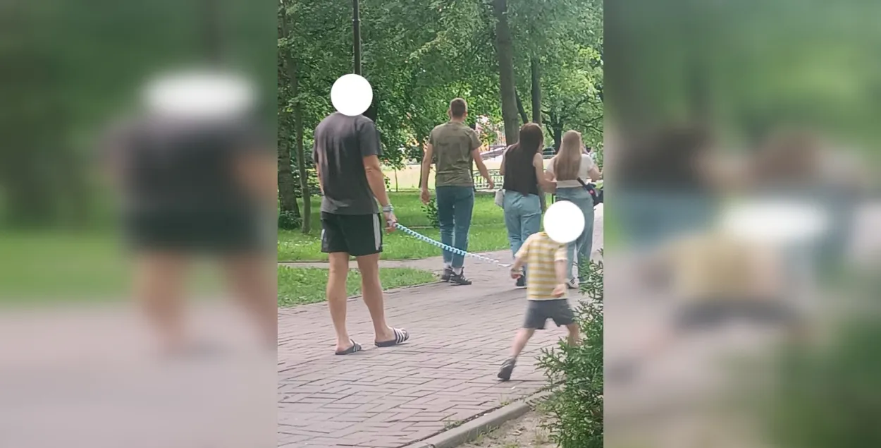Дзіця на ланцужку