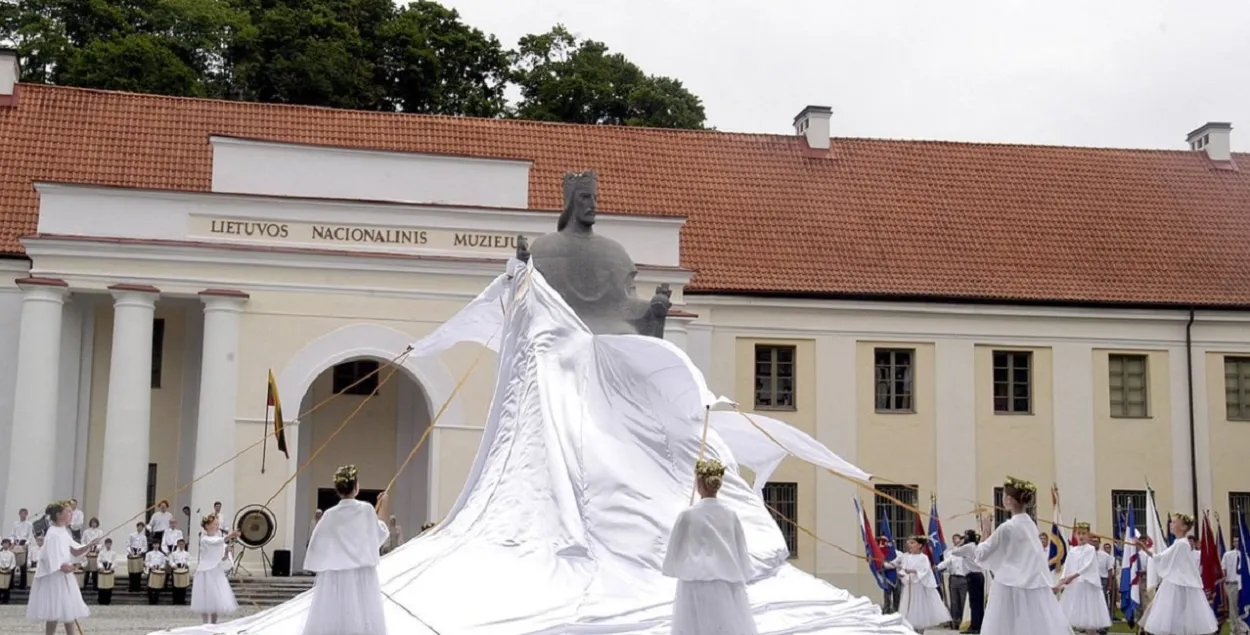 Памятник Миндовгу