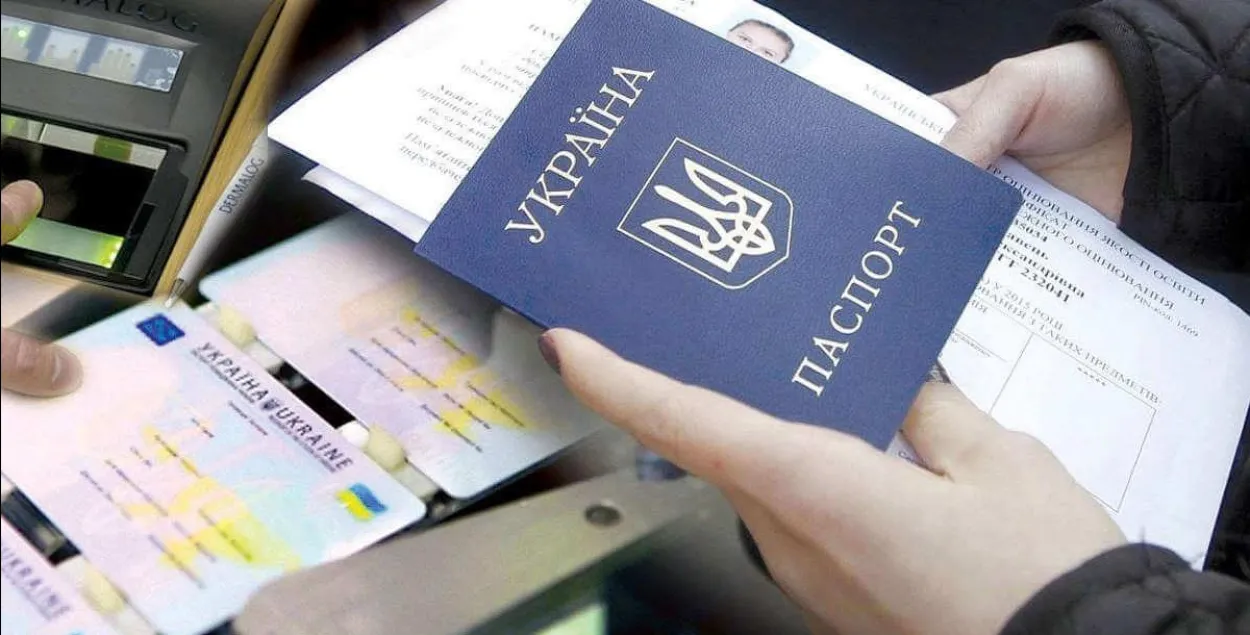 Среди "вещдоков", которые изъяли у задержанного мужчины — паспорта Украины и США.