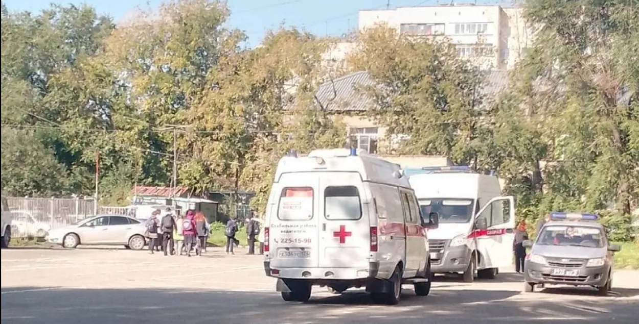 Машыны хуткай дапамогі ў школы ў Чэлябінску
