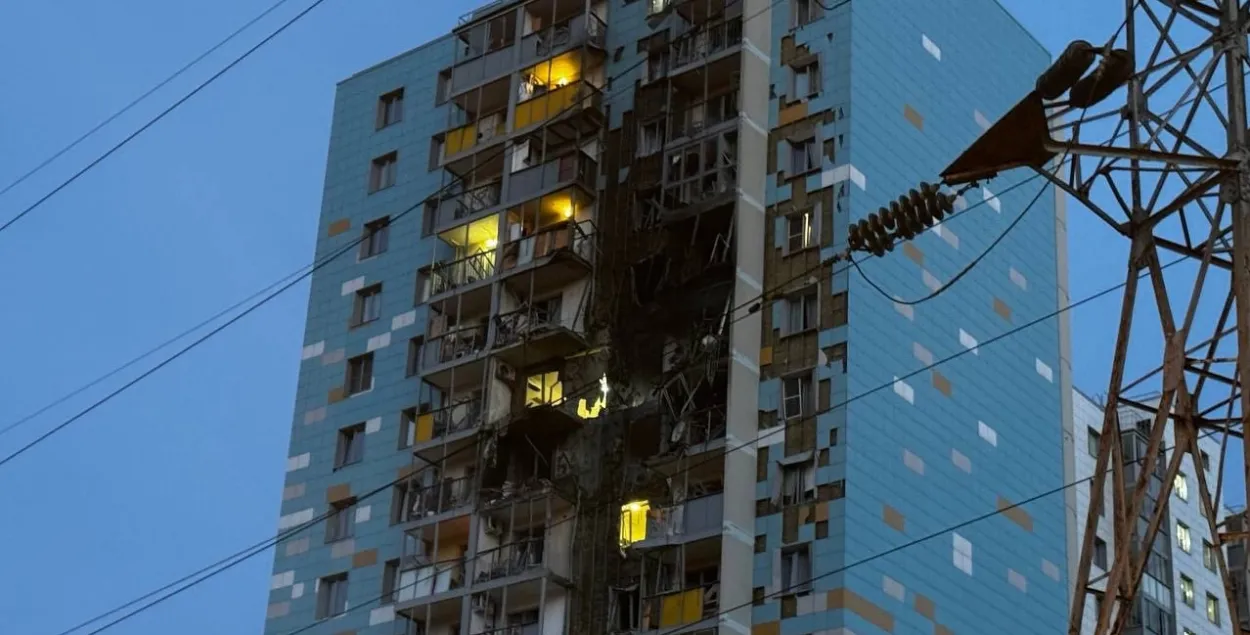 Многоэтажка в Раменском после попадания дрона 