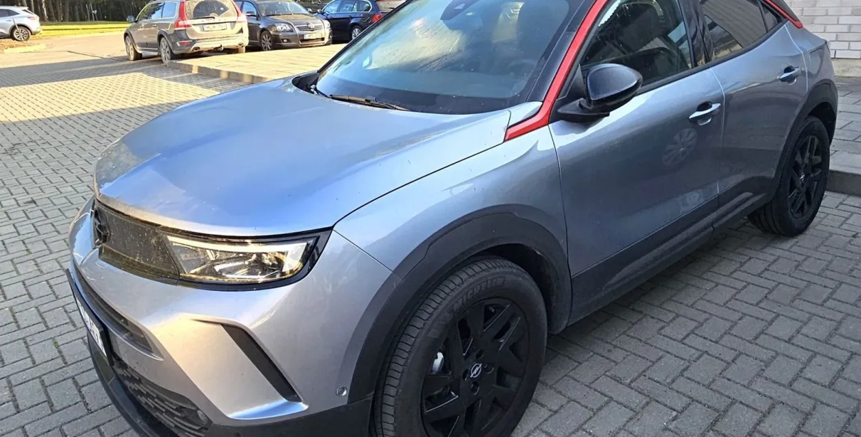 Opel Mokka застаўся на мяжы
