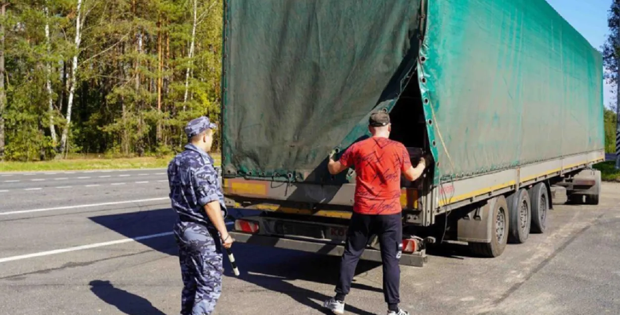 Грузовик остановили в Злынковском районе