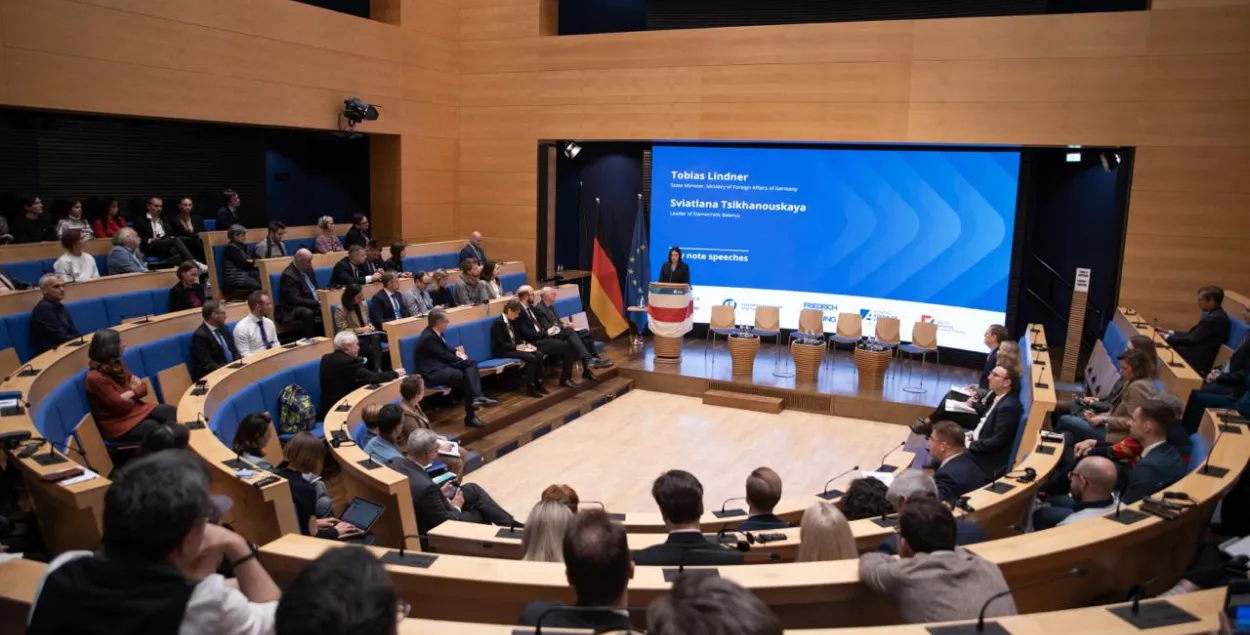 Светлана Тихановская выступает на конференции Belarus Future Forum