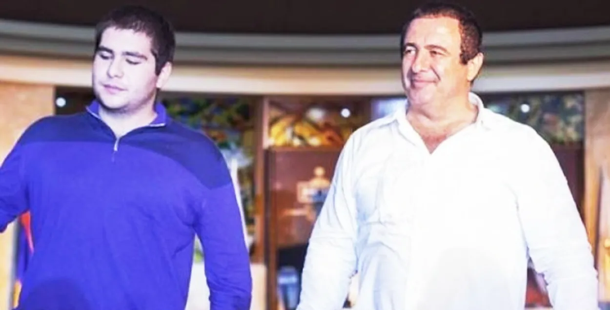 Нвер Царукян (слева) и его отец Гагик
