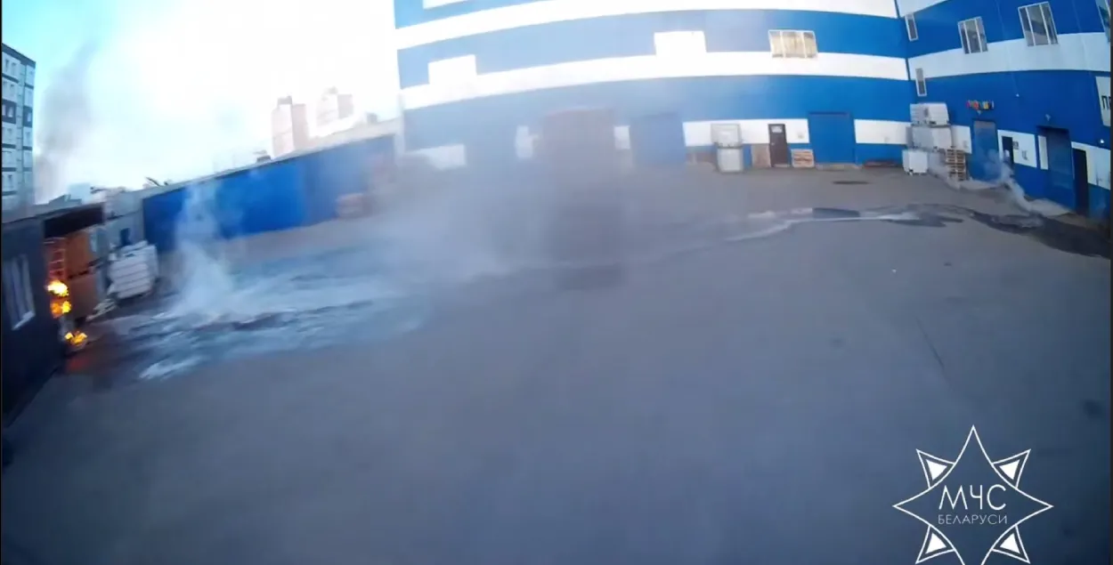 Пожар на складе с хлоридом натрия в Минске