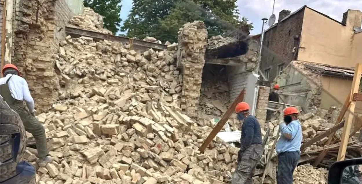 В Гродно обрушилась стена столетнего дома