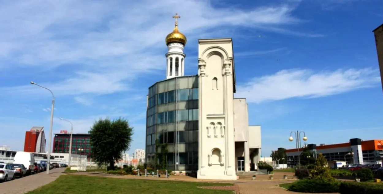 Спарткомплекс з царквой
