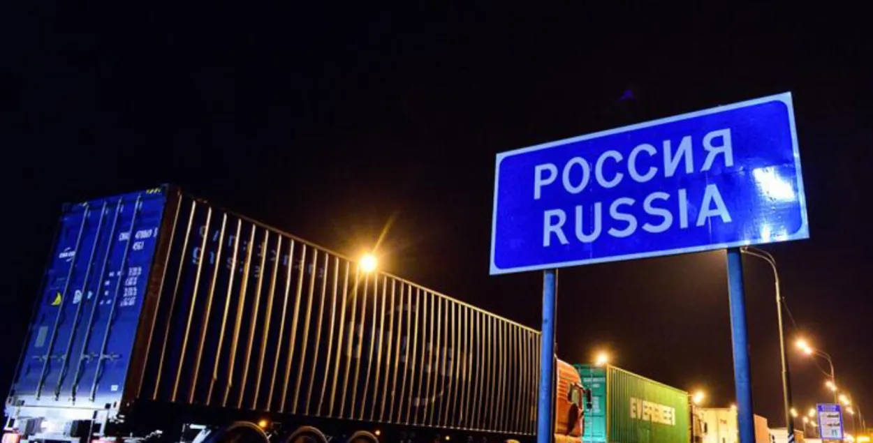 Беларуска-расійская мяжа на трасе М1

