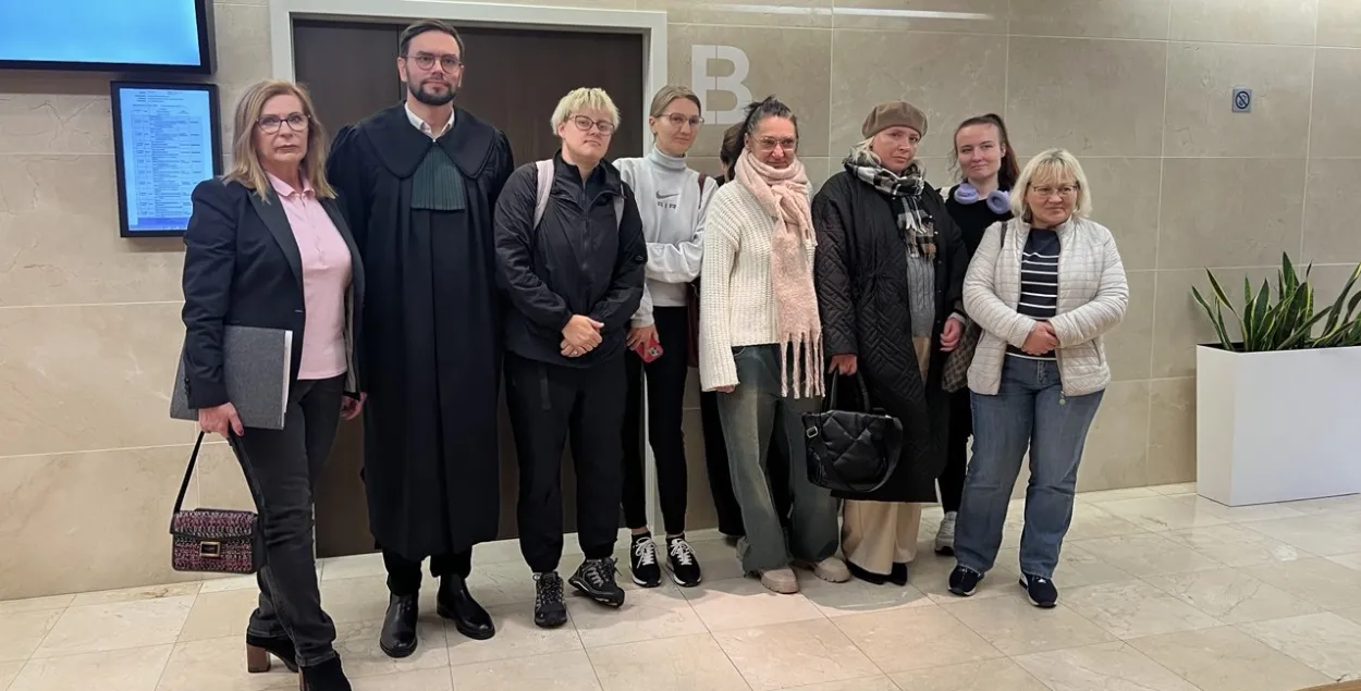 Прысутныя на пасяджэнні 24 кастрычніка