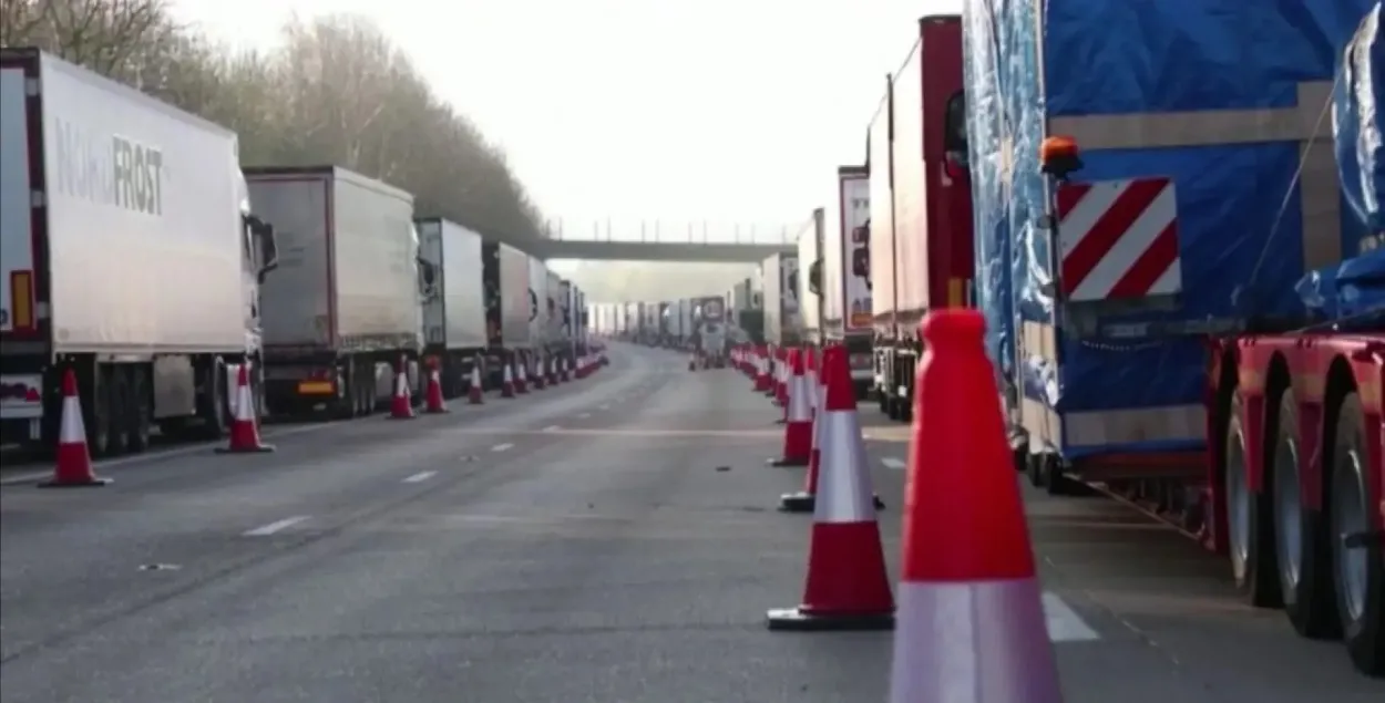 Фуры на границе
