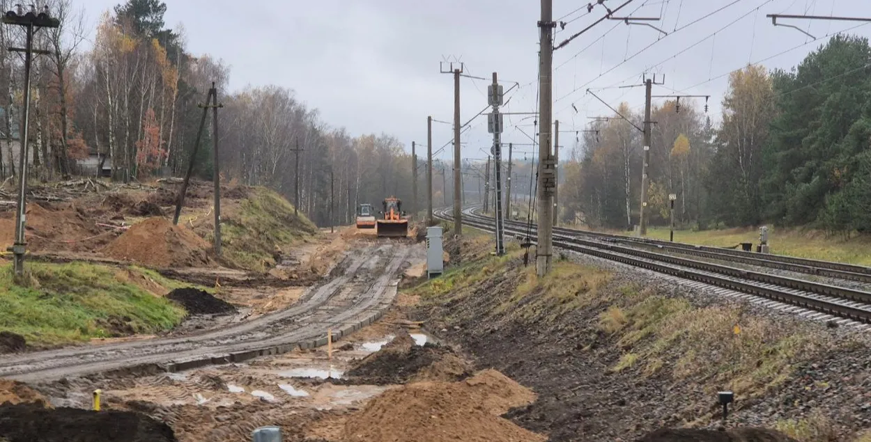 Зямельныя работы пачаліся каля пераезду непадалёк ад станцыі “Гарадзішча”
