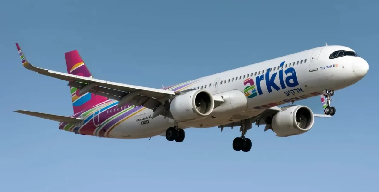 Самолет компании "Аркия"
