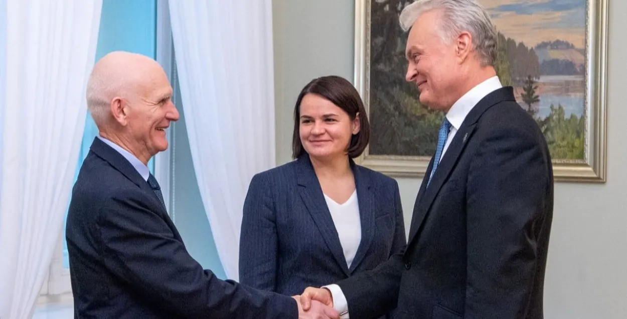 Алесь Беляцкий, Светлана Тихановская и Гитанас Науседа.
