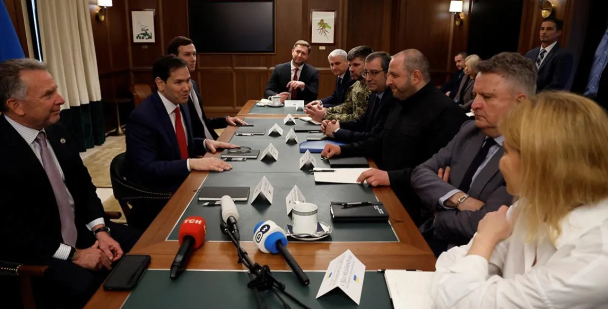 На украинско-американских переговорах
