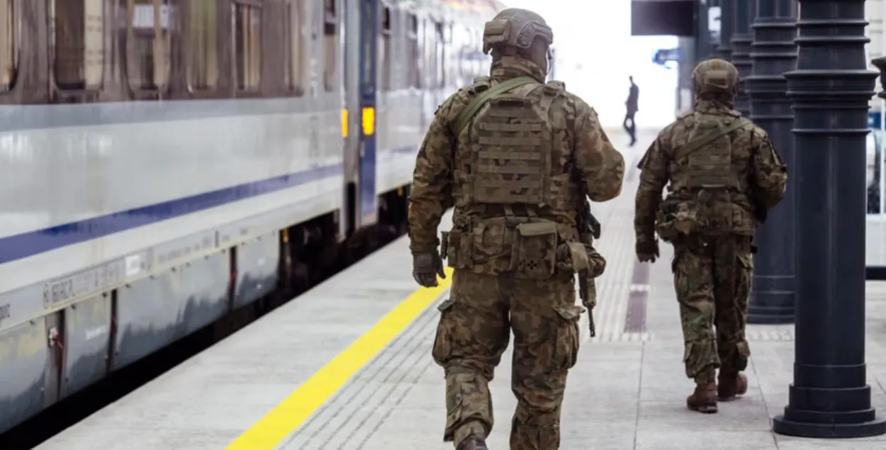 Полиция на железной дороге, иллюстративное фото
