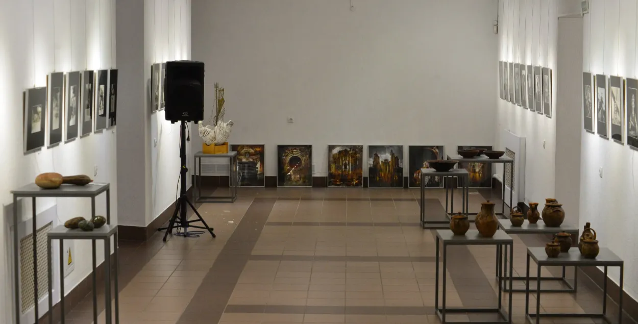 Працы фотамастака Вядрэнкі знялі з выставы
