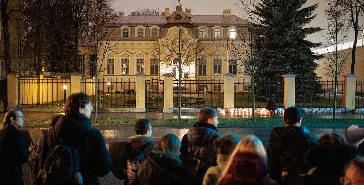 Уличная акция возле белорусского посольства в Вильнюсе
