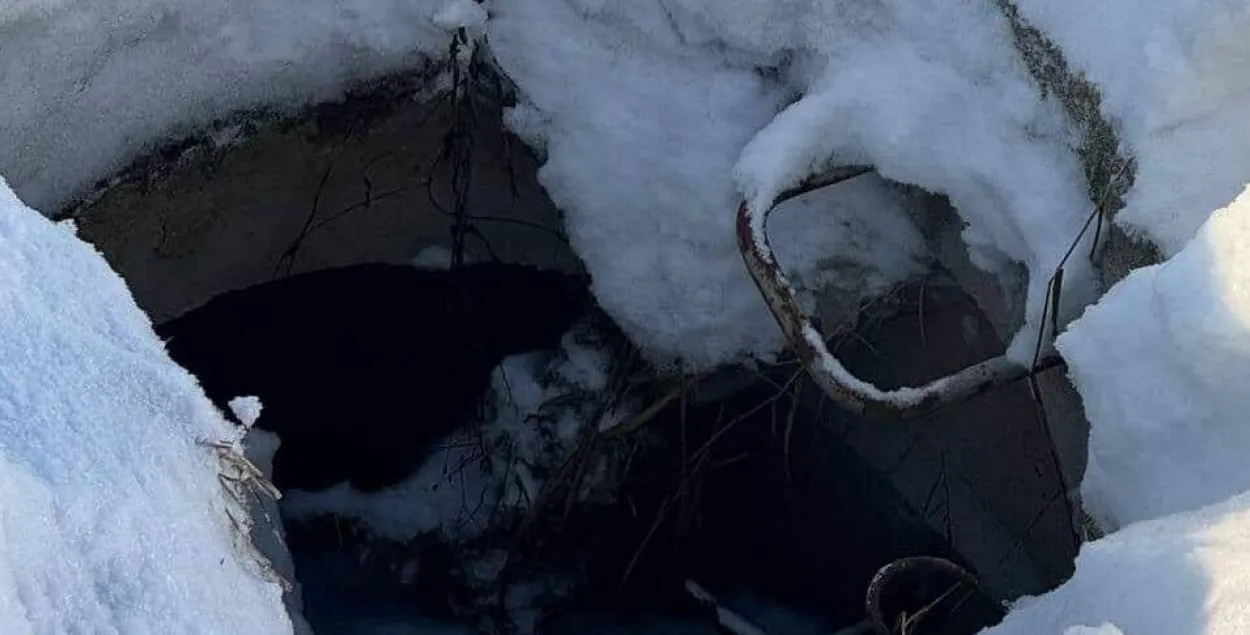 Адкрыты люк
