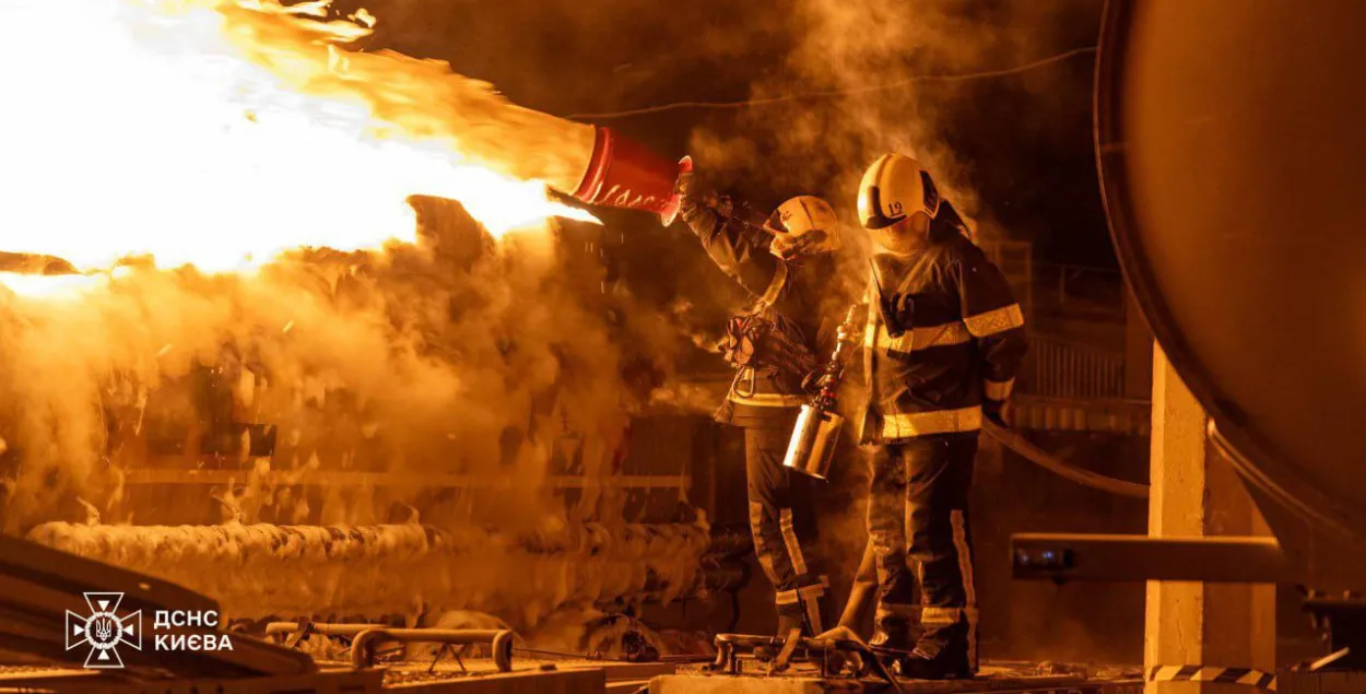 Ликвидация последствий российского удара в Киеве
