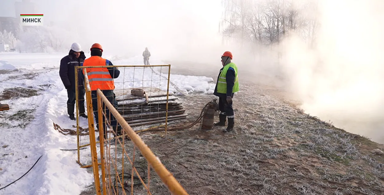 Прарыў цеплатрасы недзе ў Мінску
