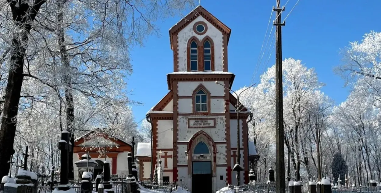 Касцёл на Кальварыйскіх могілках у Мінску
