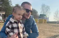 Арцём Лябедзька з дачкой / facebook.com/Anatol.Liabedzka
