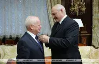 Jozef Migas receives award from Alyaksandr Lukashenka / BelTA