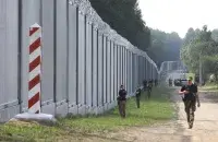 Праваабаронцы крытыкуюць краіны, якія адгарадзіліся ад нерэгулярных мігрантаў плотам / AP