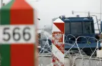 "Это действительно жертва, так как из-за ликвидации этого пропуска страдают и белорусские, и польские транспортные компании".
