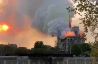 Пожар в соборе Парижской Богоматери / Reuters