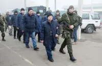 Украінскія палонныя на пункце пропуску &quot;Маёрскае&quot;&nbsp;/ Reuters