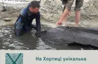 Этой лодке может быть 300-500 лет / фото Национального заповедника Хортица в Украине
