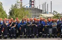 Рабочыя ля прахадной &quot;Гродна Азота&quot; ў кастрычніку 2020 года / Deutsche Welle