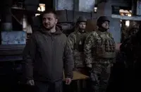 Уладзімір Зяленскі сярод украінскіх вайскоўцаў / president.gov.ua
