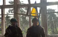Украінскія байцы ў вызваленым населеным пункце ў Запарожскай вобласці / Reuters
