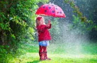 Дзяўчынка пад дажджом​ /&nbsp;Depositphotos
