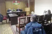 Residents of the agrarian town Riasna told the head of Kamyanets police department that they are not happy about the migrants &quot;roaming in the villages&quot; / kamenec.by