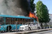 Аўтобус МАЗ гарыць у Санкт-Пецярбургу / Ілюстратыўнае фота