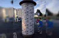 Афішная тумба ў шпалерах / Юлія Дубянец, для Еўрарадыё​